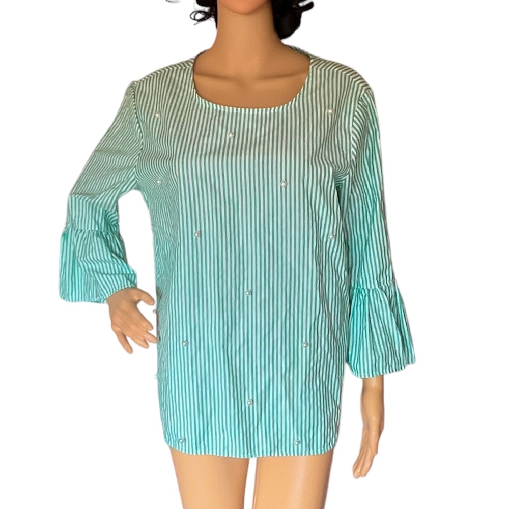 Green striped ruffle sleeve top. Women’s size L